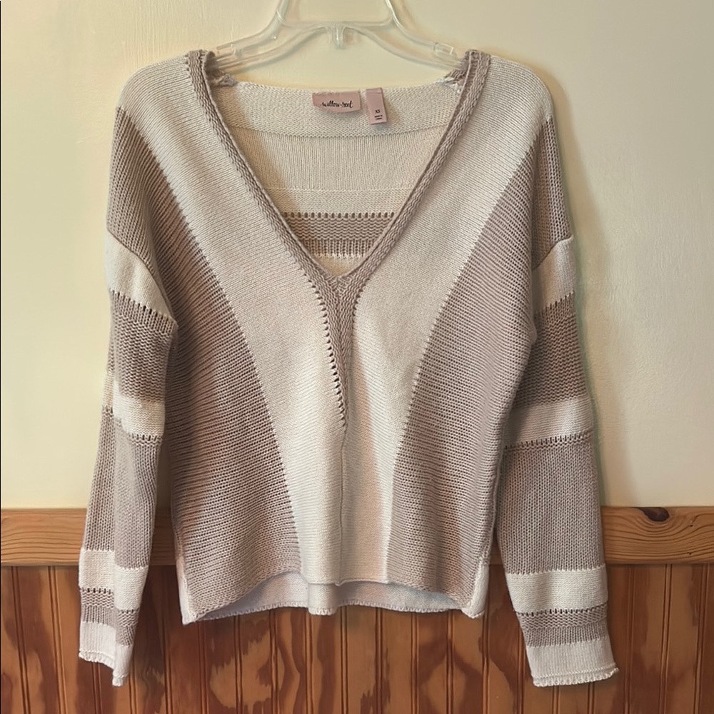 Buckle Willow & Root V-Neck Sweater in Cream and Brown